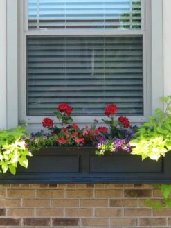 Fairfield Self-Watering Window Box, 4’ -Gardener's Supply Sales 39345 07V tif