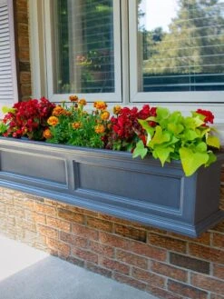 Fairfield Self-Watering Window Box, 4’ -Gardener's Supply Sales 39345 100V tif