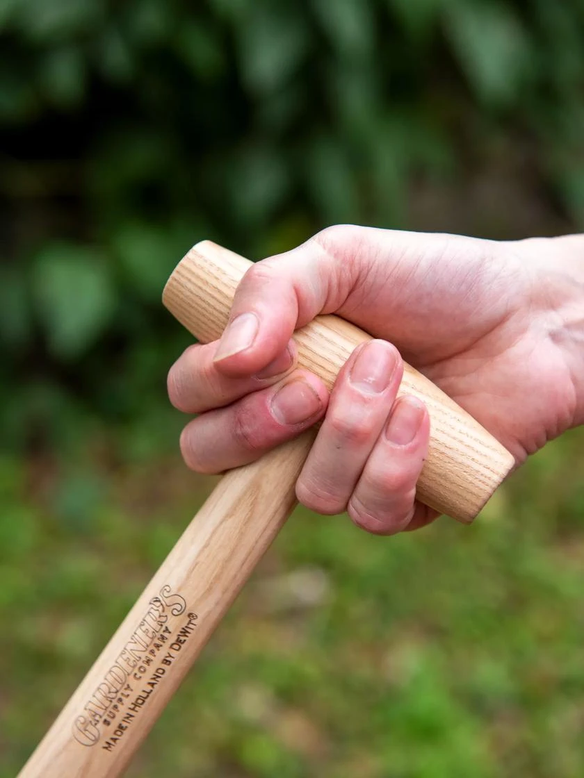 Gardener’s Lifetime Perennial Spade With Short T-Handle 2 Gardener’s Lifetime Perennial Spade With Short T-Handle - Image 2